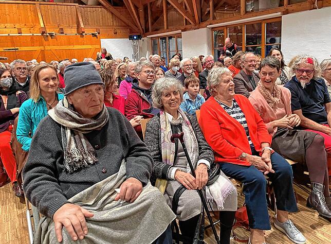 2022: Walser neben seiner Frau Käthe in der ersten Reihe bei der langen Nacht der Bücher in Überlingen.