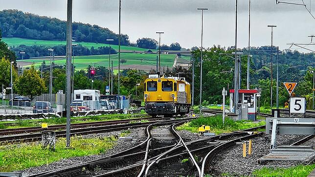 Am Bahnhof Waldshut ist am Dienstag ein Arbeitsfahrzeug von den Schienen gekommen. Daher war der Zugverkehr in Richtung Lauchringen ...