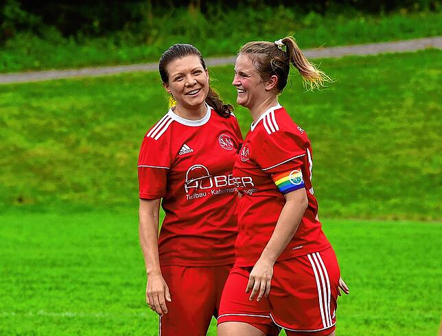 Bild 6: Fußballerinnen des SV Niederhof startet mit deutlichem 11:0-Derbysieg gegen die SG Hotzenwald in die neue Landesliga-Saison