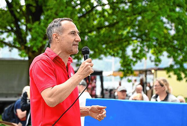 Bild 4: Bilder vom Hafenfest-Sonntag mit Turn-Show, Bürgermeister-Mutprobe und Flohmarkt (1)