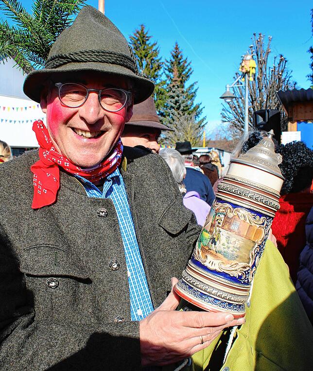 Der Überlinger Stadtarchivar Walter Liehner erwarb einen alten Bierkrug.