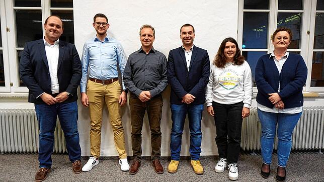 Der Vorstand der Stadtmusik Waldshut nach den Wahlen: Henrik Dambach (von links) und Markus Kramm (gleichberechtigte Vorsitzende), ...
