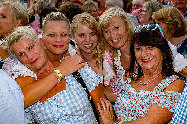 Bild 4: Alle Bilder vom Auftakt der 15. Sommersinnfonie: Volksmusiker von Voxxclub begeistern ihre Fans