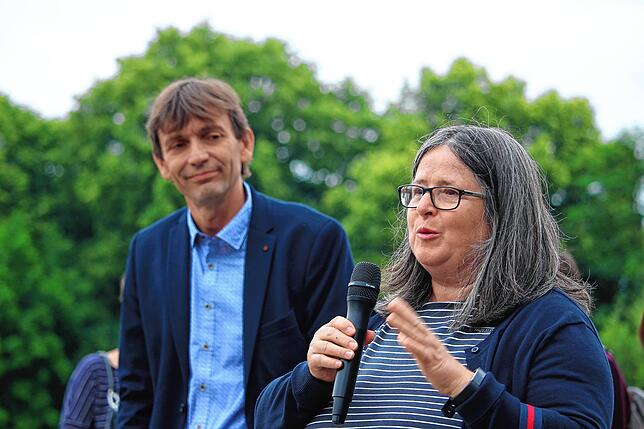 Amtsleiter Michael Koch und Projektleiterin Marlene Reichegger freuen sich über die offizielle Eröffnung des Zusammenflusses.