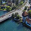 (Archivbild) Beim Spurwechsel auf der Alten Rheinbrücke hat&lsquo;s gekracht. Die Polizei sucht Zeugen der Kollision.