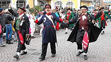 Beim Umzug dürfen Ignaz (Markus Kuttruff), d&lsquo;Oberbolizei (Jürgen Wintermantel) und Severin (Thomas Höfler) natürlich nicht fehlen. ...