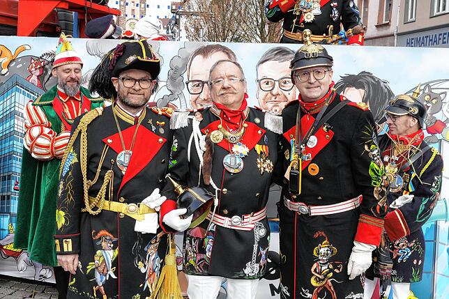 Bild 18: Schlussappell der Katzenmusik am Latschariplatz