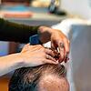 Darauf freuen sich viele: Die langen Haar endlich wieder auf ein wohltuendes Maß zurückgeschnitten zu bekommen.