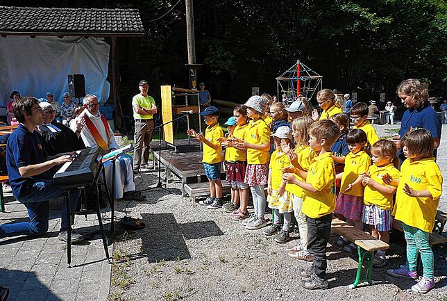 Kirchliche Feier: Bezirkskantor Matthias Flierl (von links), Dekanin Christiane Vogel (evangelische Kirchengemeinde), Pfarrer Ulrich ...