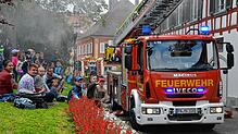 Die Hauptübung der Freiwilligen Feuerwehr Markdorf in der Innenstadt an der Mittleren Kaplanei hat am Samstagnachmittag zahlreiche ...