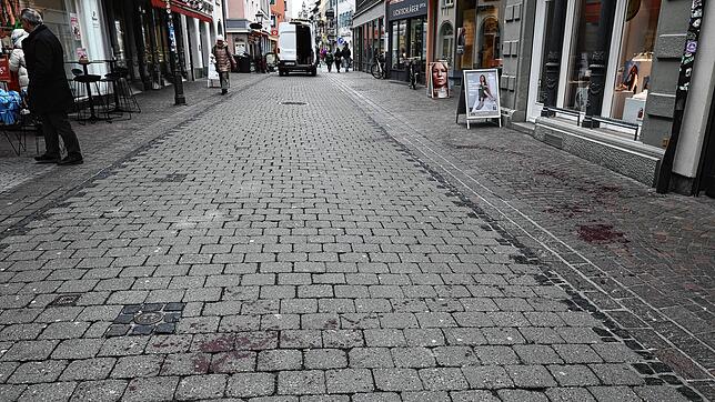 (Archivbild) Die Spuren der Gewalttat in der Wessenbergstraße sind auch am Montag, 3. Februar, noch zu sehen gewesen.