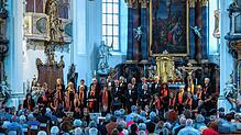 Der Kreutzer-Chor gab in der Meßkircher Stadtpfarrkirche St. Martin ein Konzert, das das Publikum begeisterte. Bilder: Günther Brender