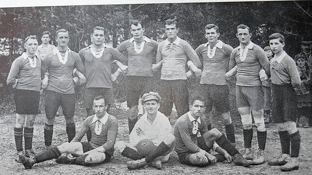 Die erste Mannschaft des TuS Bonndorf 1922 (hinten, von links): Alfons Schwörer, Alfred Schwenninger, Matthä Schöndienst, Walter Hugel, ...