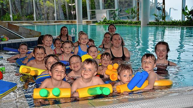 18 Vorschulkinder haben im ersten Schwimmkurs des Pilotprogramms die Gelegenheit, schwimmen zu lernen und das Seepferdchen, das erste ...