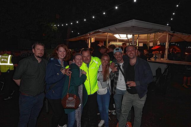 Bild 33: Konstanzer Weinfest 2025: Der Stephansplatz ist voll und die Stimmung prima