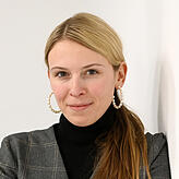 Nena Schink sagt, sie sei „froh, dass ich diesen ganzen Influencern nicht mehr folge“.