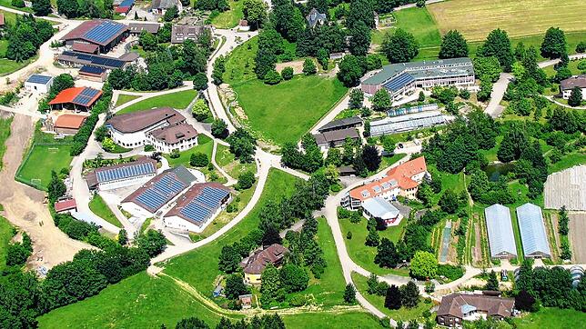 Die Lebens- und Arbeitsgemeinschaft Lautenbach &ndash; hier aus der Vogelperspektive &ndash; besteht seit 50 Jahren.