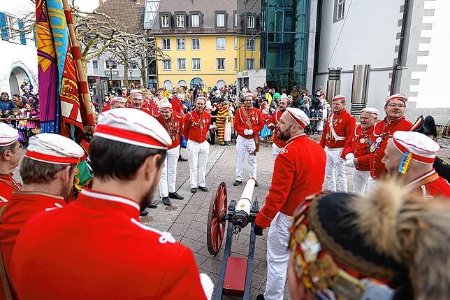 Bild 25: Bilder vom Narrenbaumstellen der Narrizella Ratoldi auf dem Marktplatz