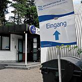 Kurz vor 11 Uhr bildete sich am Eingang eine kurze Schlange. Nur wenige Minuten später gab es gar keine Wartezeiten mehr.