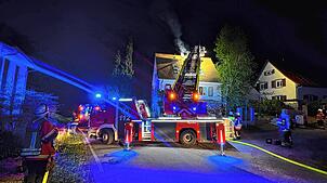 Ein Kaminbrand beschäftigte die Ehrenamtlichen am Dienstag, 22. April, bis in die Nacht.