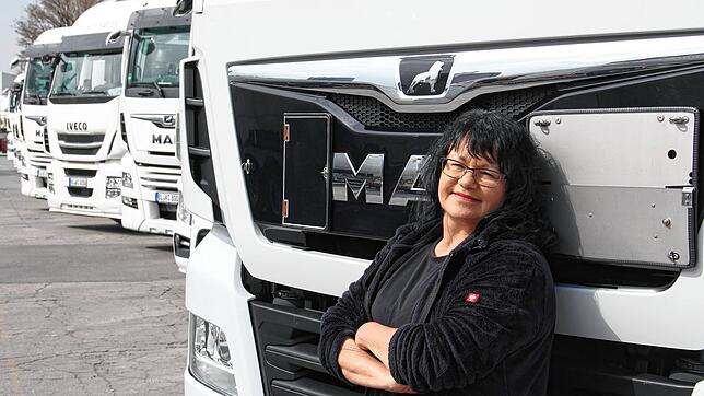 Silvia Eha ist leidenschaftliche Lkw-Fahrerin. Ohne sie wäre manches Haus nie gebaut worden: Mit ihrem MAN kutschiert sie Zement von der ...