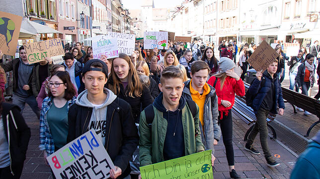 Fridays For Future: Waldshuter Schüler forderten bereits im März auf ihrem Marsch durch die Kaiserstraße mehr Verantwortungsbewusstsein ...