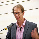 Der Autor und Journalist Fabian Scheidler stellte in seinem Referat die Geschichte einer scheiternden Zivilisation dar.