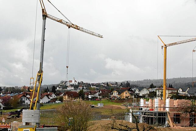 Im neuen Aacher Wohngebiet Längenberg Ost wird kräftig gebaut.