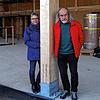 Verwaltungsleiterin Gabriele Steffens und Ortsvorsteher Horst Böttinger-Thyssen besichtigen das in Bau befindliche Feuerwehrhaus in ...