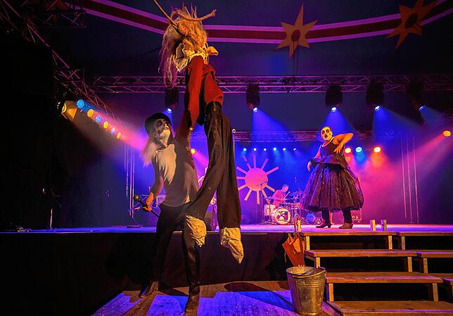 Gregor Müller und Philip Richert führen zusammen mit weiteren Schauspielern und Band ihre ganz eigene Version des Kinderbuch-Klassikers ...