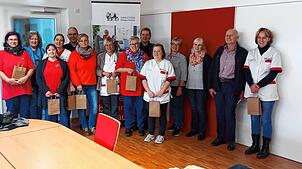 Dankbarkeit für soziales Arbeiten: Der Förderverein zeigt dem Führungspersonal und den Beschäftigten der Sozialstation Klettgau-Rheintal ...