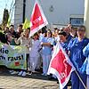 Mit einer Protestaktion machten gestern die Beschäftigten der am Krankenhausstandort Pfullendorf auf ihre Forderungen im aktuellen ...