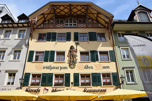 Im „Gasthaus zum Wilden Mann“ in der Kaiserstraße besichtigten die Neubürger auf ihrer Tour mit Willy Rieger die historische ...