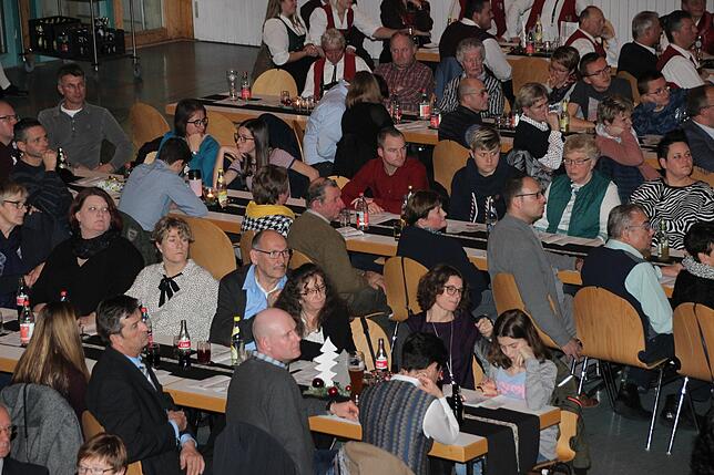 Die Zuhörerreihen in der Zehn-Dörfer-Halle waren gut gefüllt.