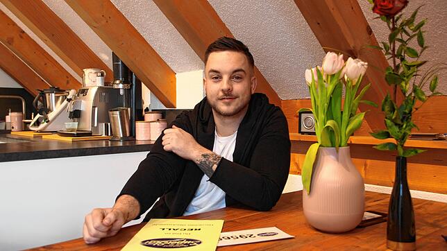 Sascha Wilhelm aus Aach hat sich bei DSDS beworben und sang vor der Jury. Jetzt arbeitet er an eigenen Songs.