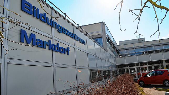 Am Bildungszentrum Markdorf gab es am Wochenende den ersten offiziellen Corona-Fall. Organisiert vom Gesundheitsamt des Landratsamtes ...