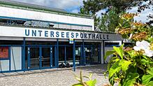 Der Eingangsbereich der Unterseesporthalle. Sie ist eine von zwei Hallen, die Schäden durch das Unwetter erlitten hat. Das hat Folgen ...