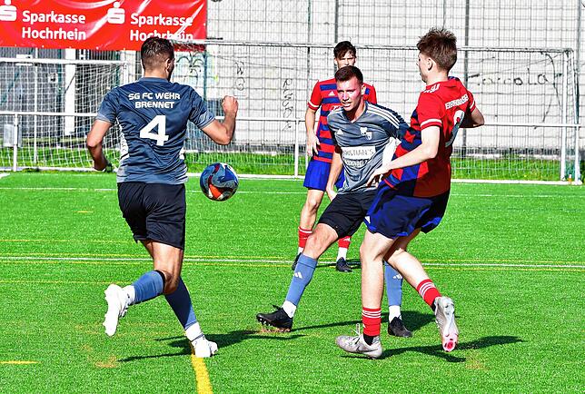 Bild 12: SG FC Wehr/Brennet II besiegt den SC Niederhof/Binzgen mit 3:0 – und wir haben Bilder!