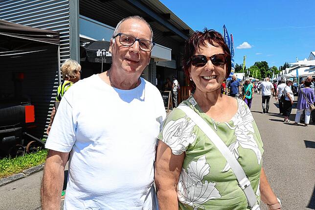 Anton Winter und Susanne Kobor sind gemeinsam auf der Messe unterwegs.