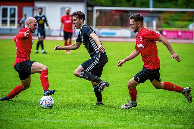 Bild 16: FC 08 Bad Säckingen rettet ein 1:1 im Derby gegen den FC Wallbach &ndash; und wir haben Bilder!