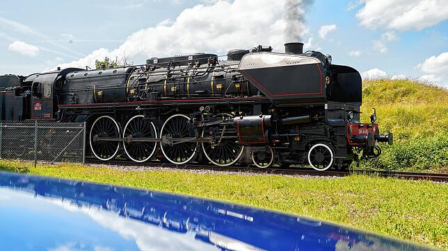 Die größte von Hand befeuerte Dampflok Europas SNCF 241.A.65 ist wieder unterwegs.