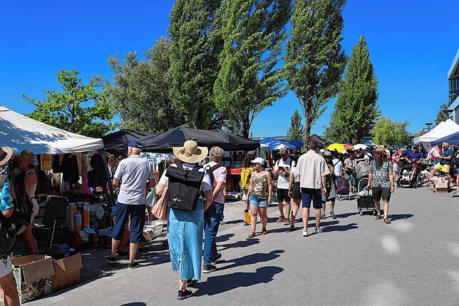 Bild 36: Der Flohmarkt geht in den Endspurt: Konstanz und Kreuzlingen sind voll mit begeisterten Besuchern
