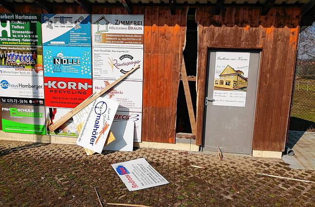 Eine Spur der Verwüstung haben die Vandalen auch am Geräteschuppen des SV Frohnstetten hinterlassen
