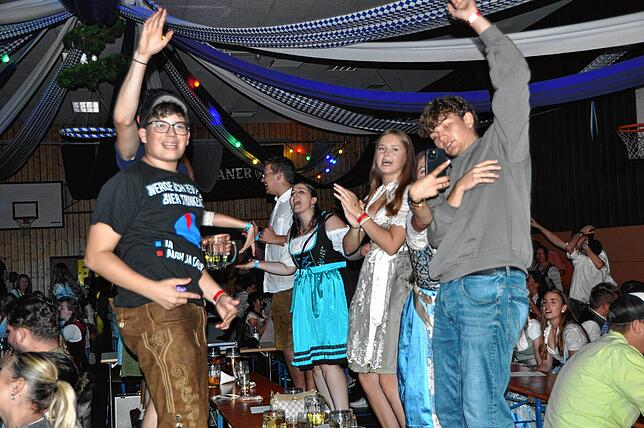 Bild 5: Oktoberfest der Narrenzunft Hugeloh in Leimbach - die tollsten Bilder