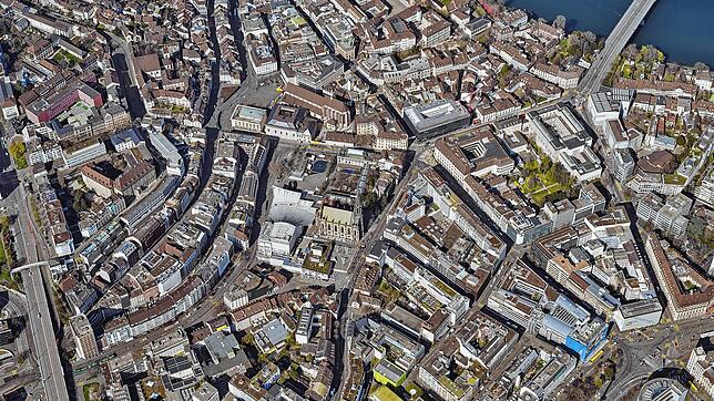Luftbilder zeigen nahezu menschenleere Plätze, Straßen und Brücken in der Basler Innenstadt. Die Luftbilder entstanden am Donnerstag, ...