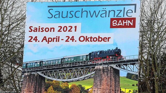 Beim B-27-Kreisel an der Blumberger Stadteinfahrt weist ein Plakat auf ein markantes Datum hin: Am 24. April will die Blumberger ...