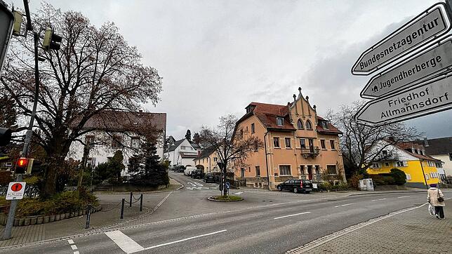 In dem Wohngebiet zwischen Jugendherberge und Mainaustraße in Allmannsdorf muss der noch unbekannte Geldabholer am Donnerstag in der ...