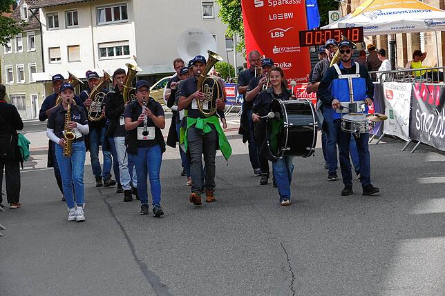 Bild 12: Donaueschingen schnürt die Laufschuhe. Schutzengellauf für den guten Zweck bringt 11000 Euro ein.
