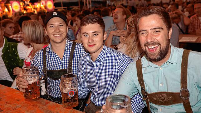 Bild 11: Fassanstich beim Deutsch-Schweizer Oktoberfest