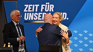 Der 34-Jährige gilt als enger Vertrauter von Bundeschefin Alice Weidel.
